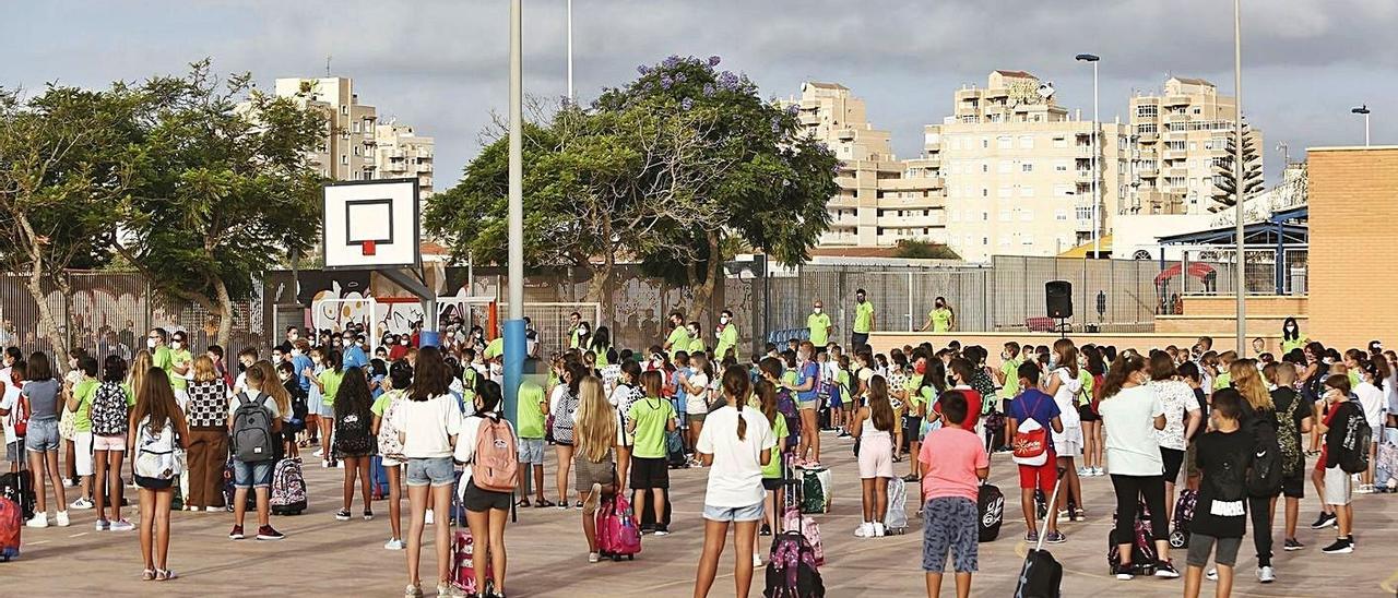 Imagen del primer día de curso en el Colegio Virgen del Carmen de Torrevieja  | JOAQUÍN  CARRIÓN