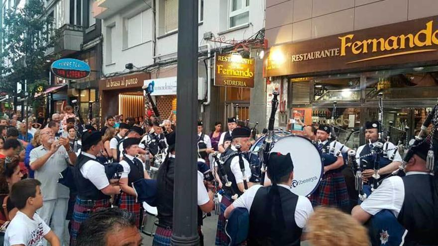 La Arena, a ritmo de gaita y con la falda escocesa