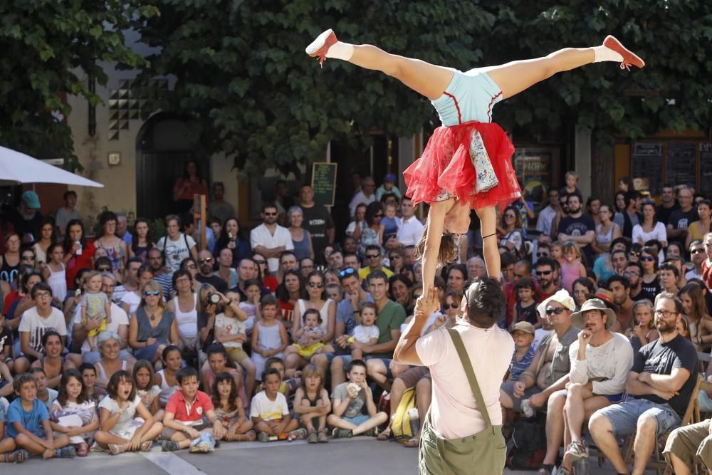 Fira del Circ al carrer de la Bisbal d''Empordà