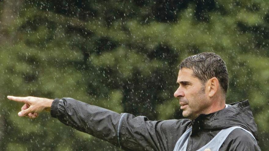 Fernando Hierro, en un entrenamiento.