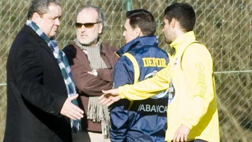 Tino Fernández y Juanfran Moreno se saludan en Abegondo.