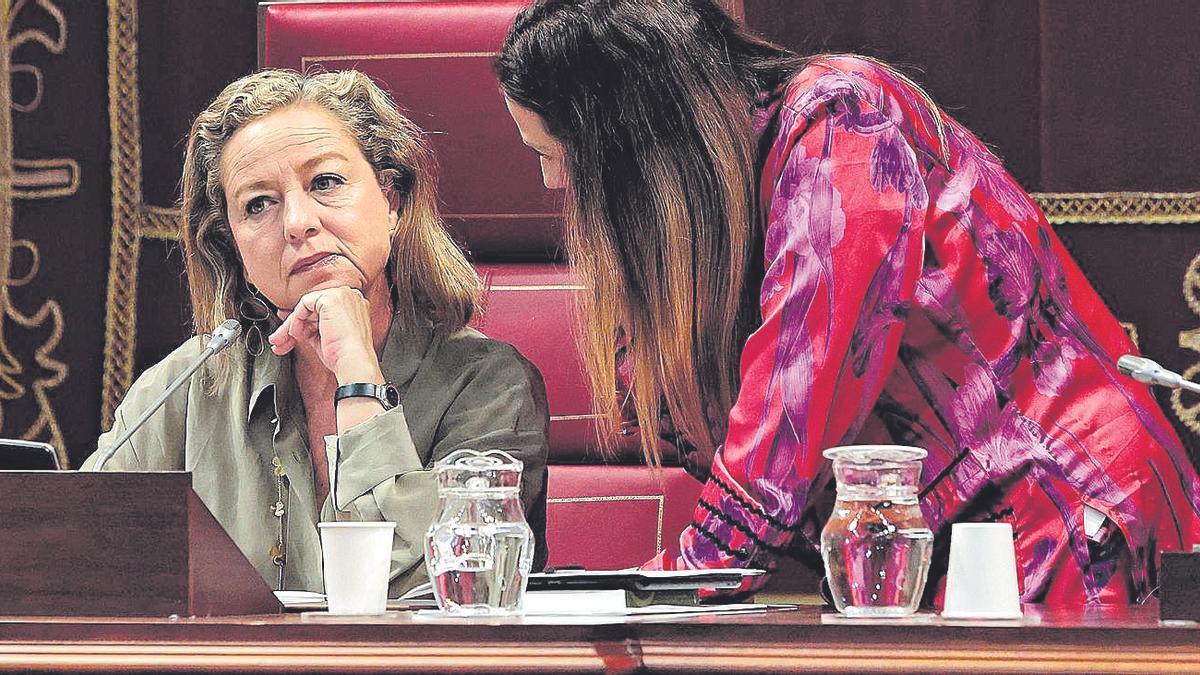&quot;Lecciones las mínimas&quot;, parece decir Ana Oramas a Patricia Hernández.