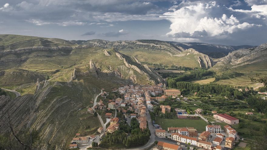 Aliaga, un destino para perderse entre las estrellas y su parque geológico