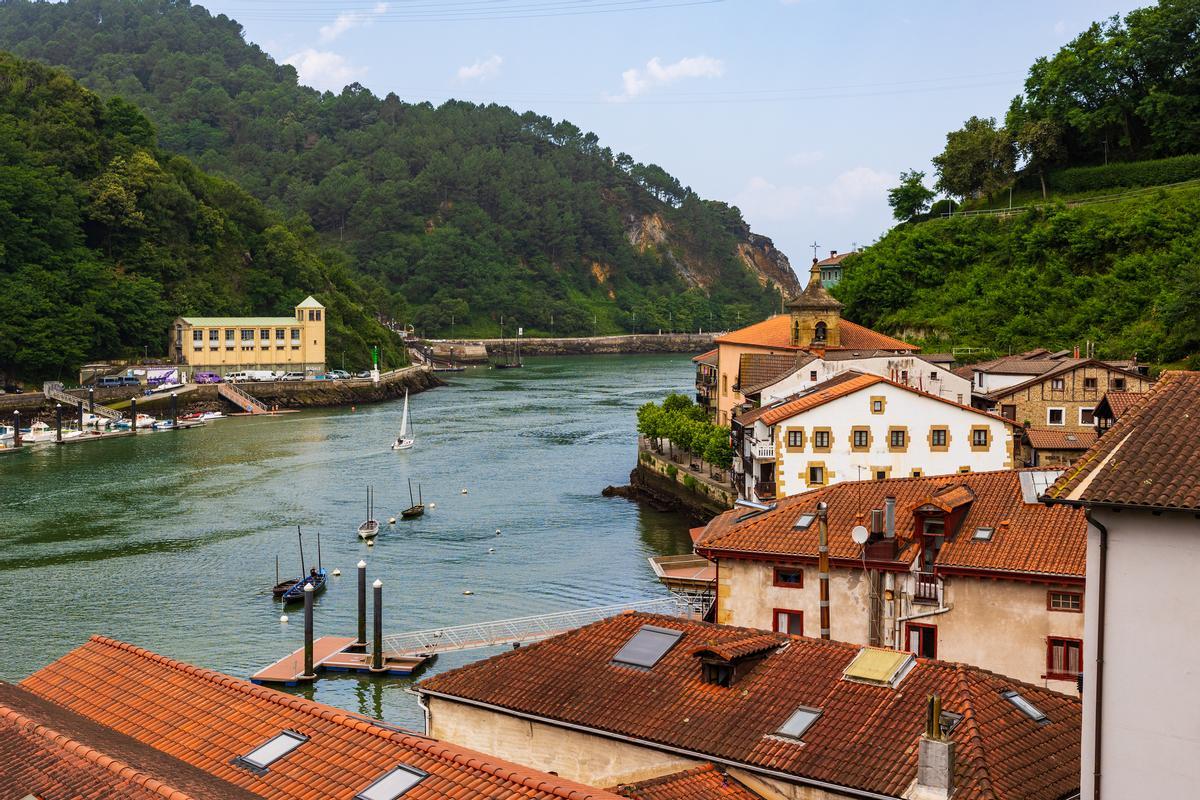 El pintoresco pueblo de Pasajes de San Juan o Pasaia en el País Vasco