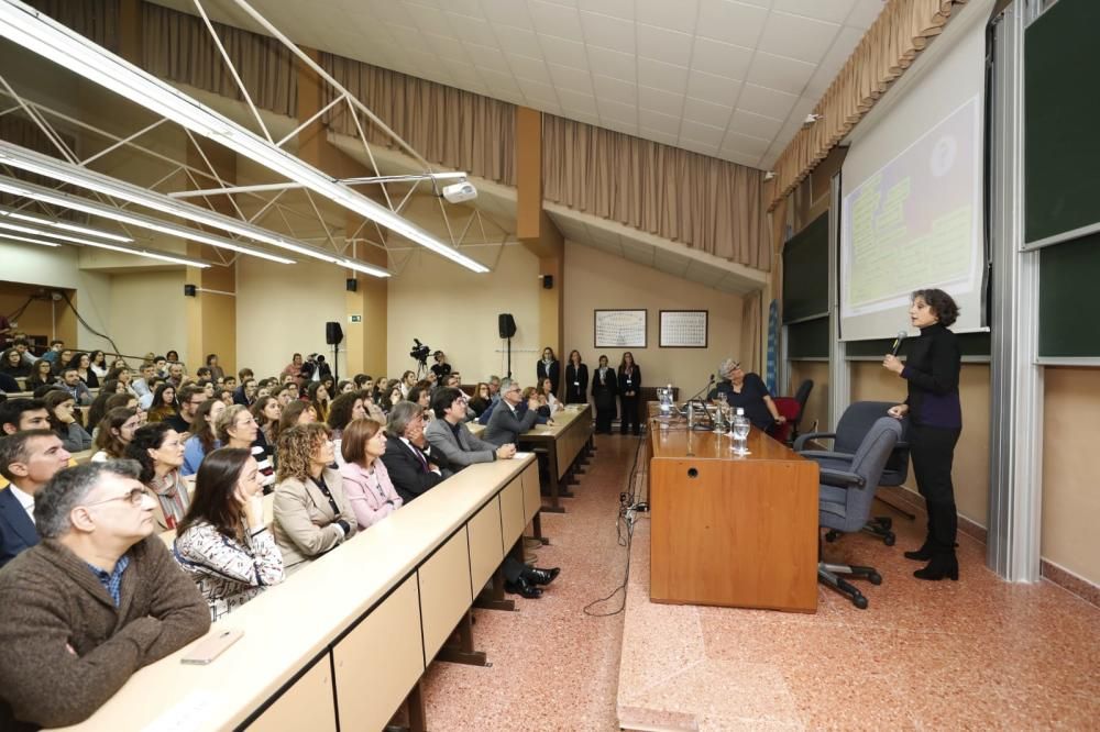 Joanne Chory y Sandra M. Díaz en la Facultad de Biología de Oviedo.