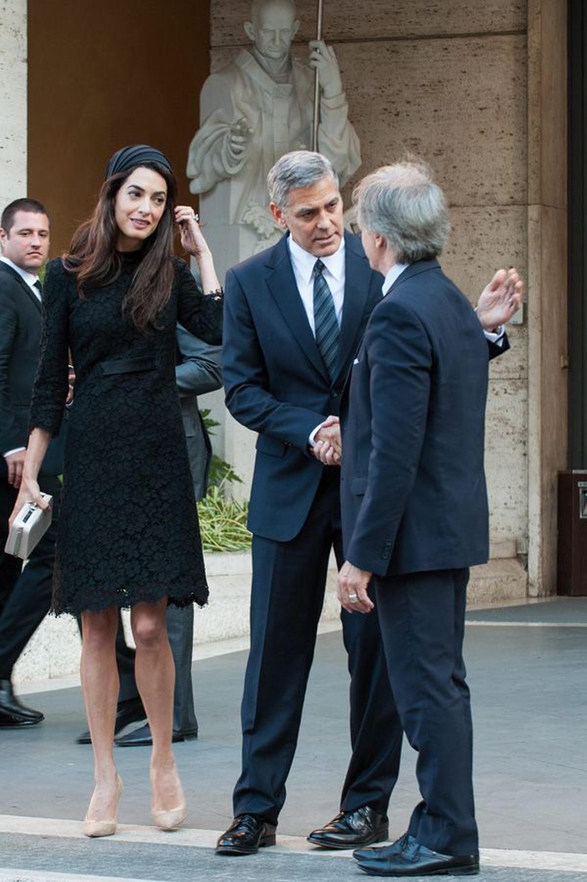 El look de Amal Clooney en su visita al papa Francisco