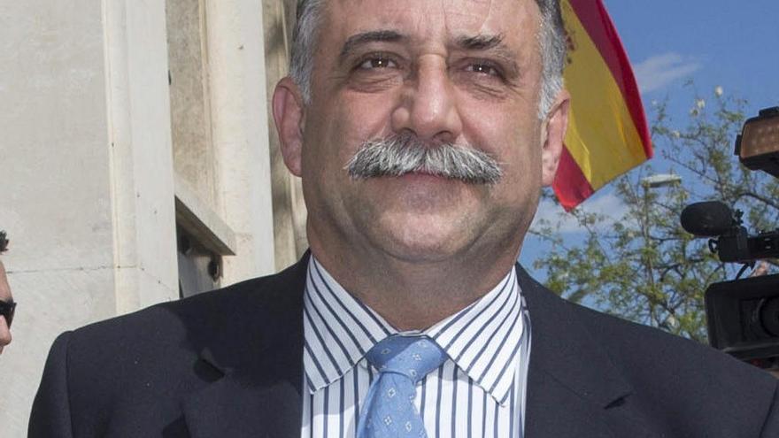 Francisco Martínez-Escribano, decano.