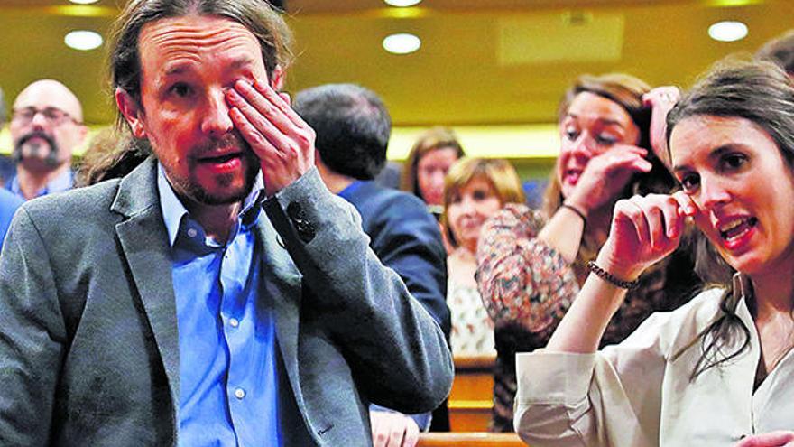 Les llàgrimes de la parella de ministres d&#039;Unides Podem, Iglesias i Montero