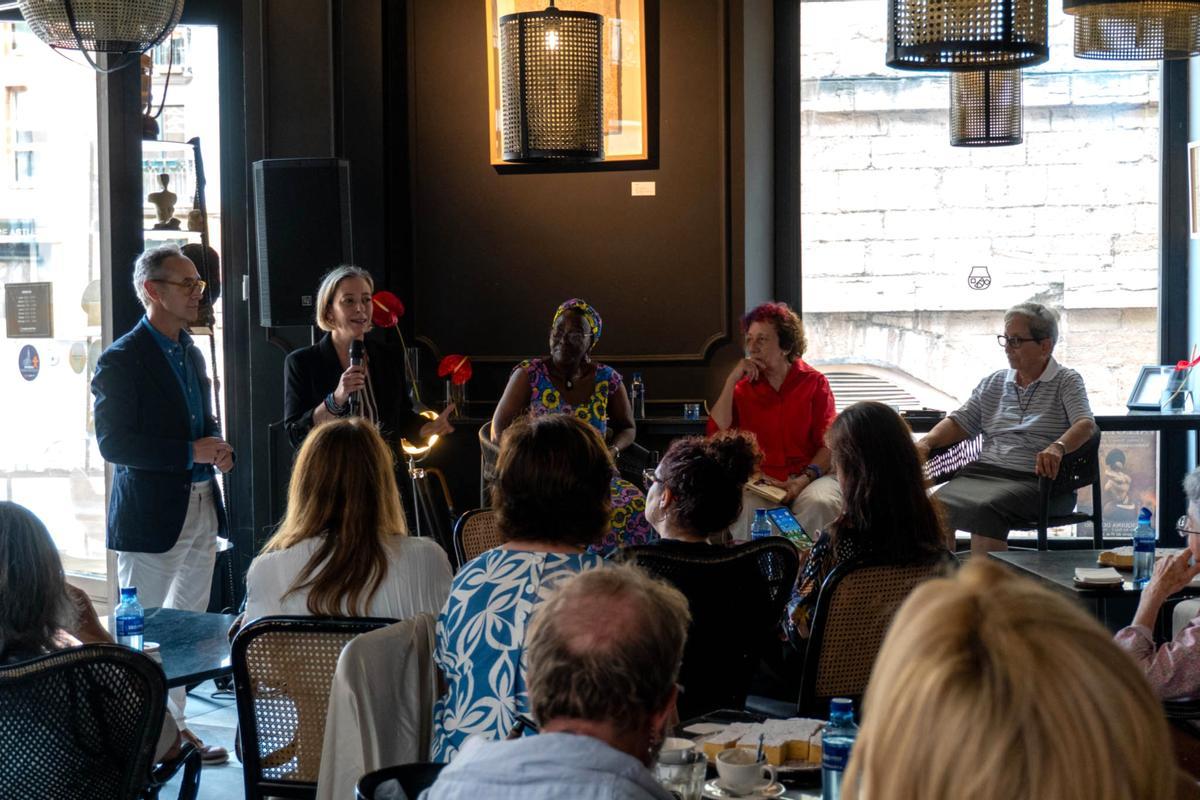 Café tertulia organizado por la Fundación Alimerka en Oviedo con Sor Ángela y Jacinthe Nkongolo y la Fundación Pájaro Azul.