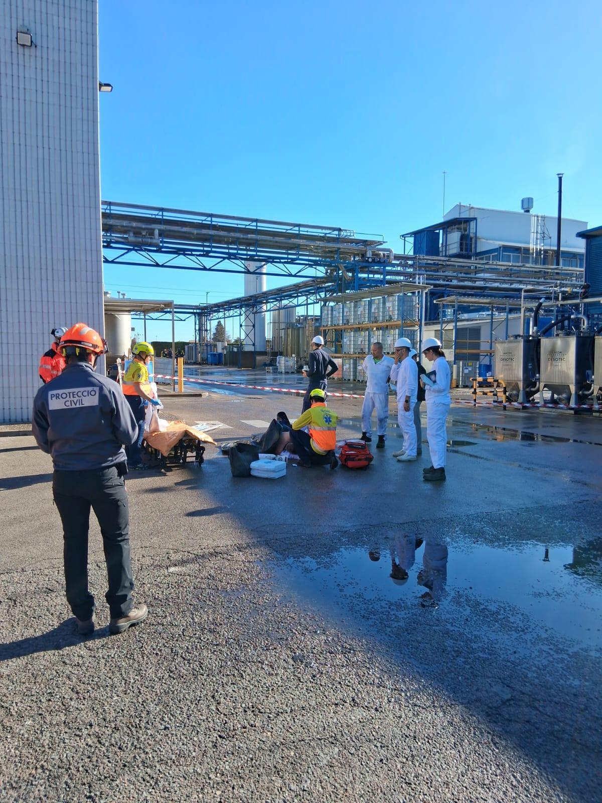 Un moment del simulacre a la farmacèutica de Celrà.