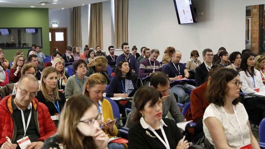 Asistentes a las jornadas de Sefac, ayer, en la Laboral.