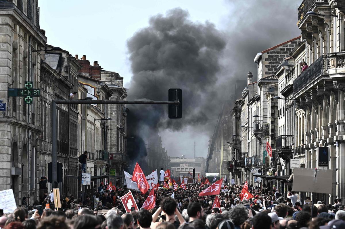 Paros y protestas en Francia por la reforma de las pensiones de Macron