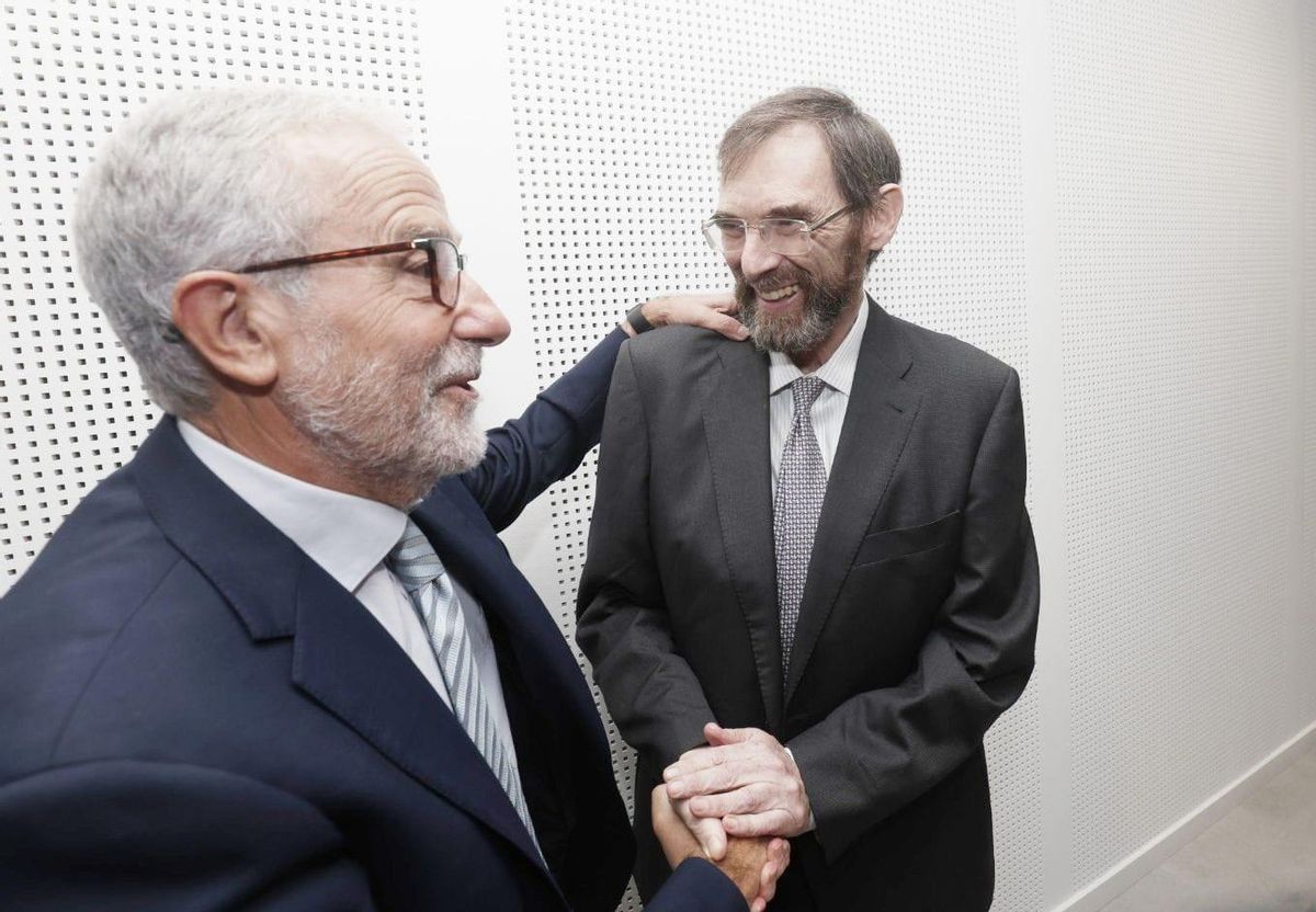 Cavanillas saluda a Carlos Gómez, presidente del TSJB