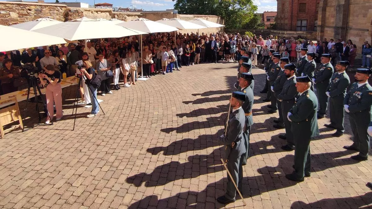 La labor de la Guardia Civil en los incendios, reconocida en la fiesta del Pilar de Benavente
