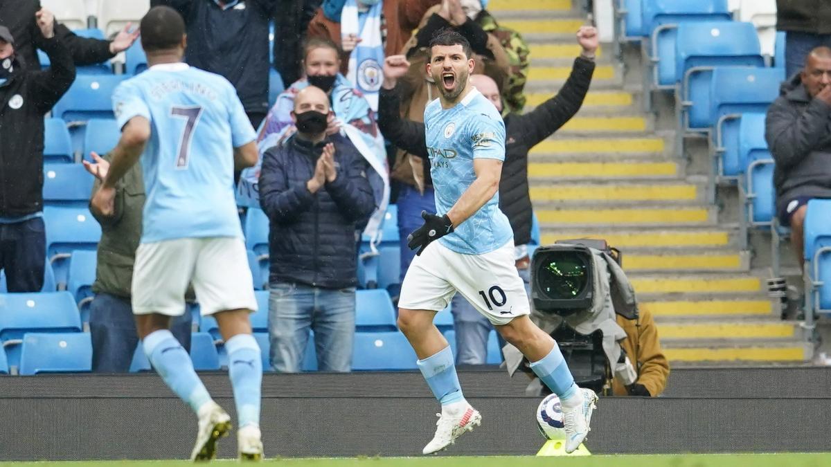 Agüero celebra un gol ante el Everton en la Premier League
