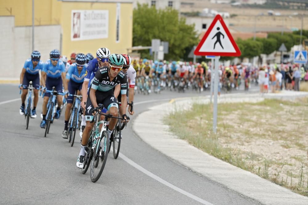 Sam Bennett gana la tercera etapa de la Vuelta.