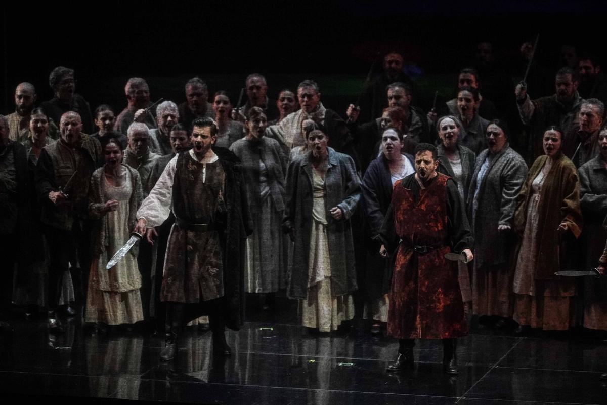 Córdoba estrena 'Macbeth' con ovación y lleno en el Gran Teatro