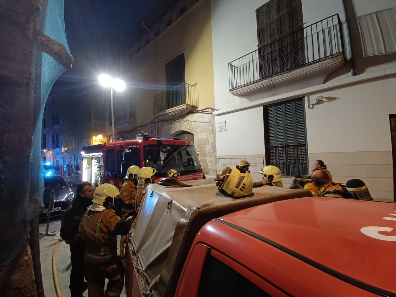 Desalojan un hotel del casco antiguo de Palma por un incendio en el spa