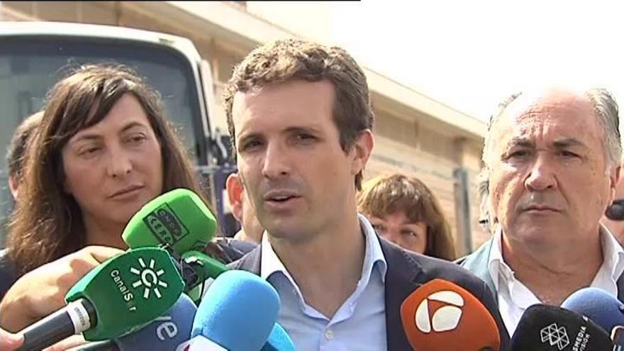 Casado: &quot;A mí también me desgarra hablar con inmigrantes, también soy persona&quot;