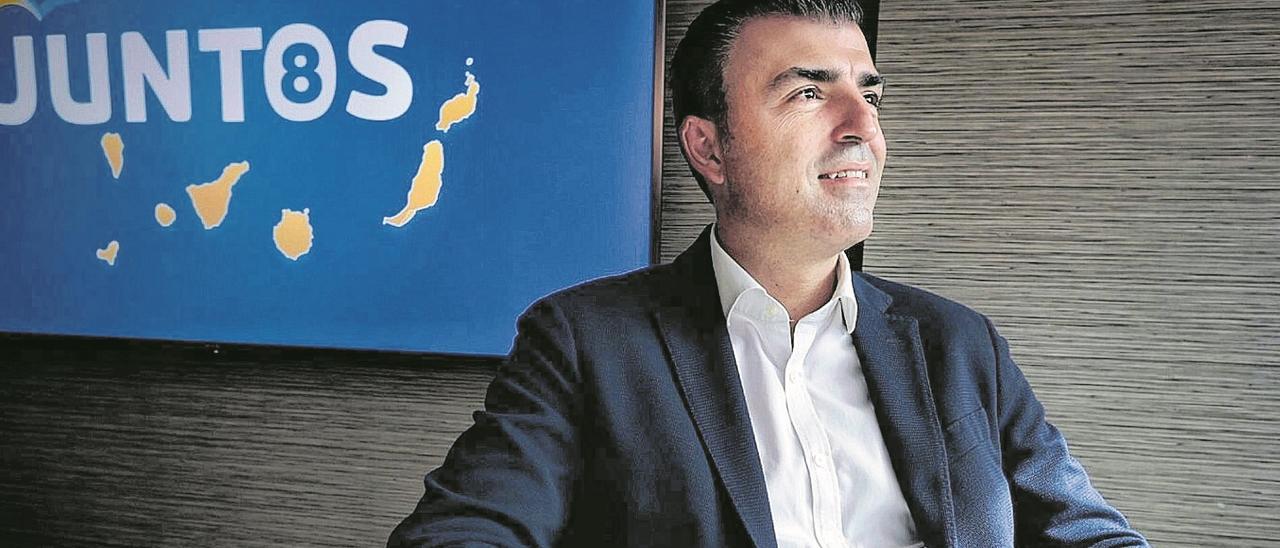 Manuel Domínguez posa para la entrevista con este diario en una sala del Hotel Adonis Plaza, en Santa Cruz de Tenerife. | | MARÍA PISACA