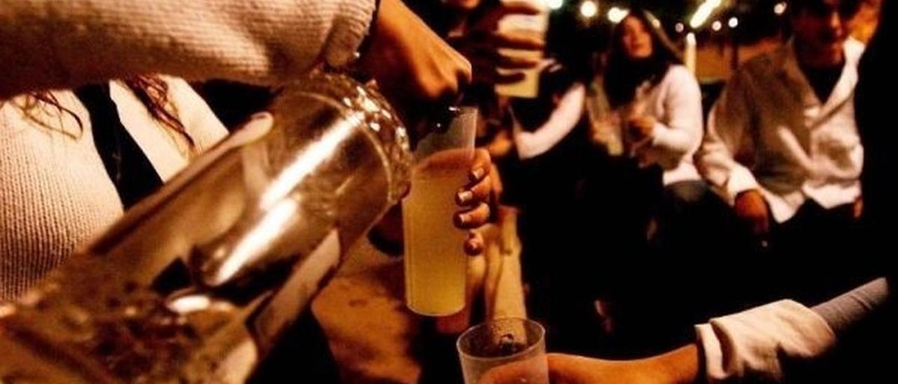 El consumo excesivo de alcohol sigue siendo el primer problema de adicciones entre la población.