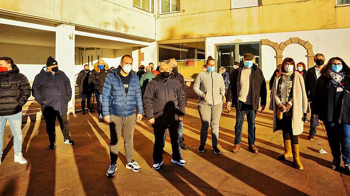 Representantes de las directivas de estos colectivos ayer en San Cibrán.  | // I. ABELLA