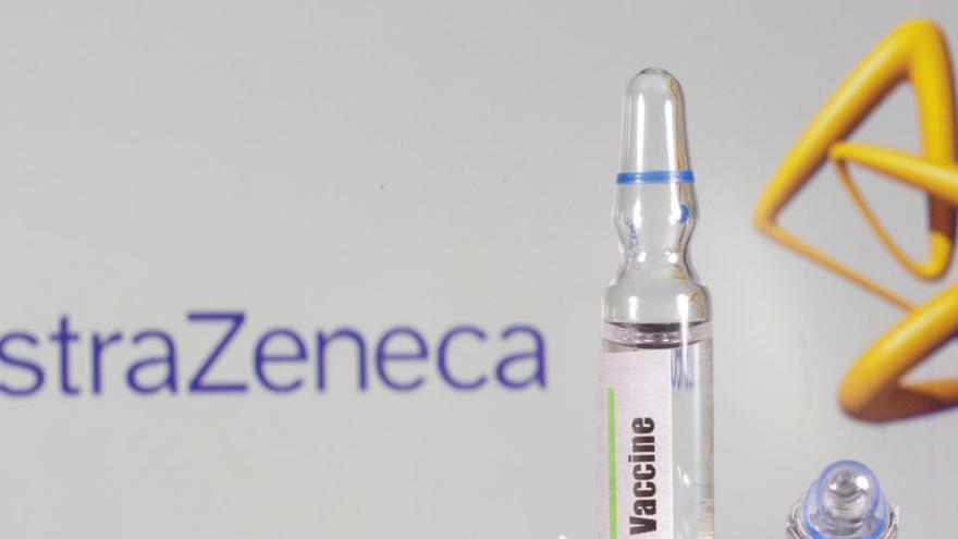 La vacuna de AstraZeneca y Oxford pide autorización en Reino Unido
