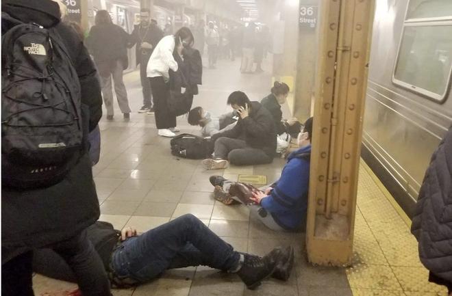 Varios heridos en un tiroteo en el metro de Nueva York
