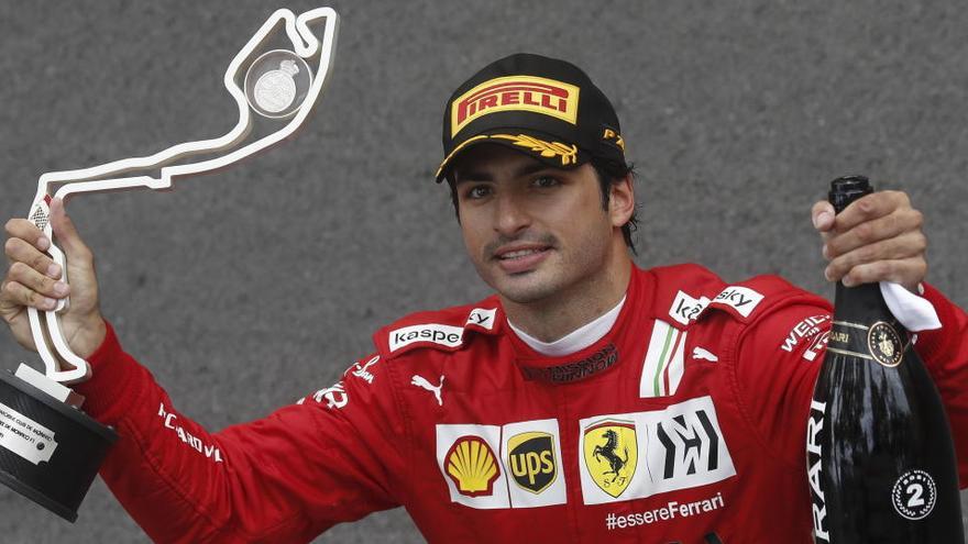 Carlos Sainz da pistas sobre cómo será el nuevo Ferrari