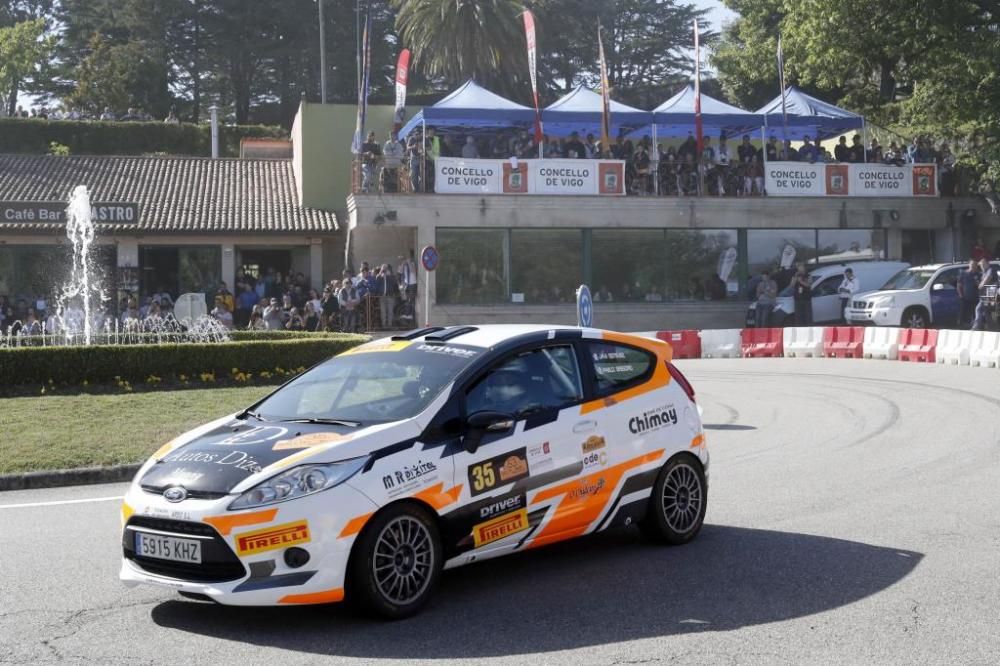 El olor a gasolina se apodera de O Castro con el Rallye Rías Baixas