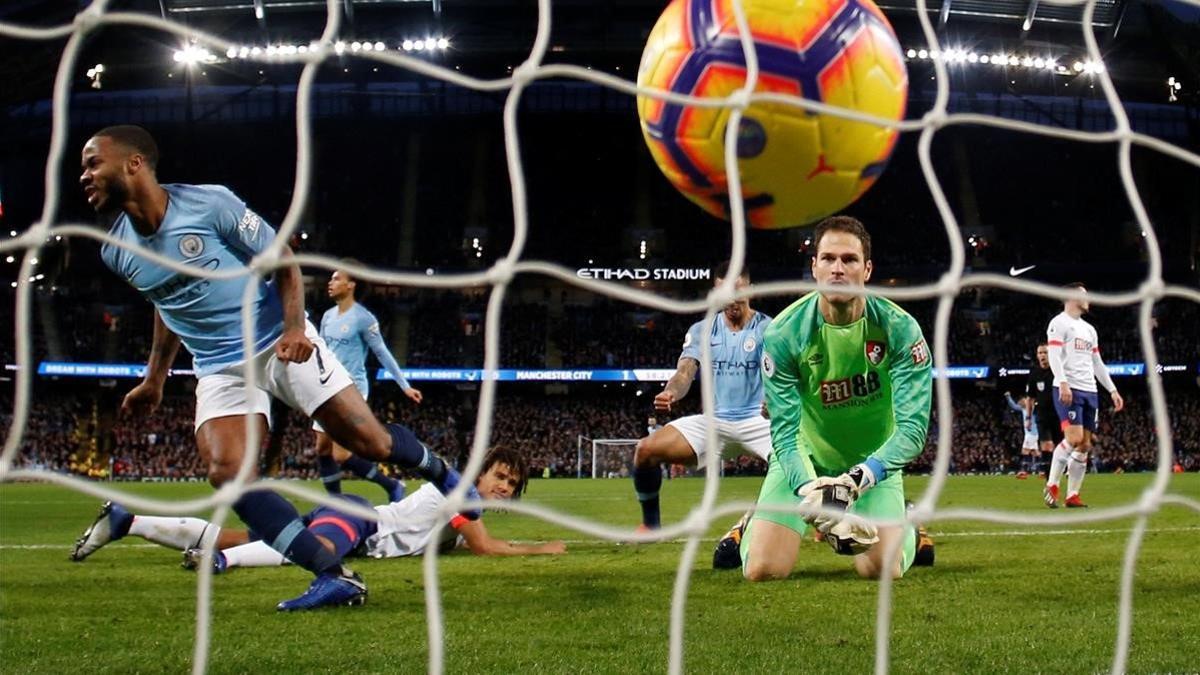 Sterling celebra el segundo gol del City al Bournemouth.