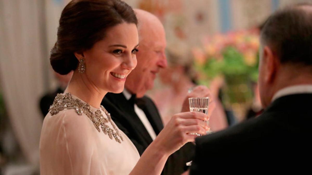 Kate Middleton con vestido casi de novia de Alexander McQueen