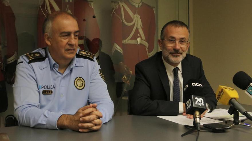 Cap de la Guàrdia Urbana, Josep M. Riera, i el regidor de Seguretat, Pere Casellas.