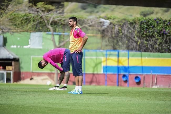 Entrenamiento de la UD LAS PALMAS en Barranco ...