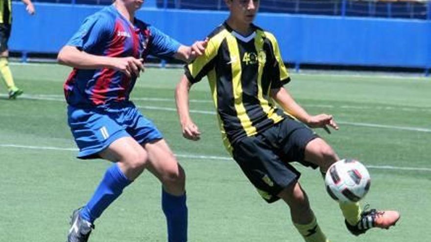 Sebas Flórez firmó el gol del cadete del Roda en el partido perdido en casa ante el Alzira.