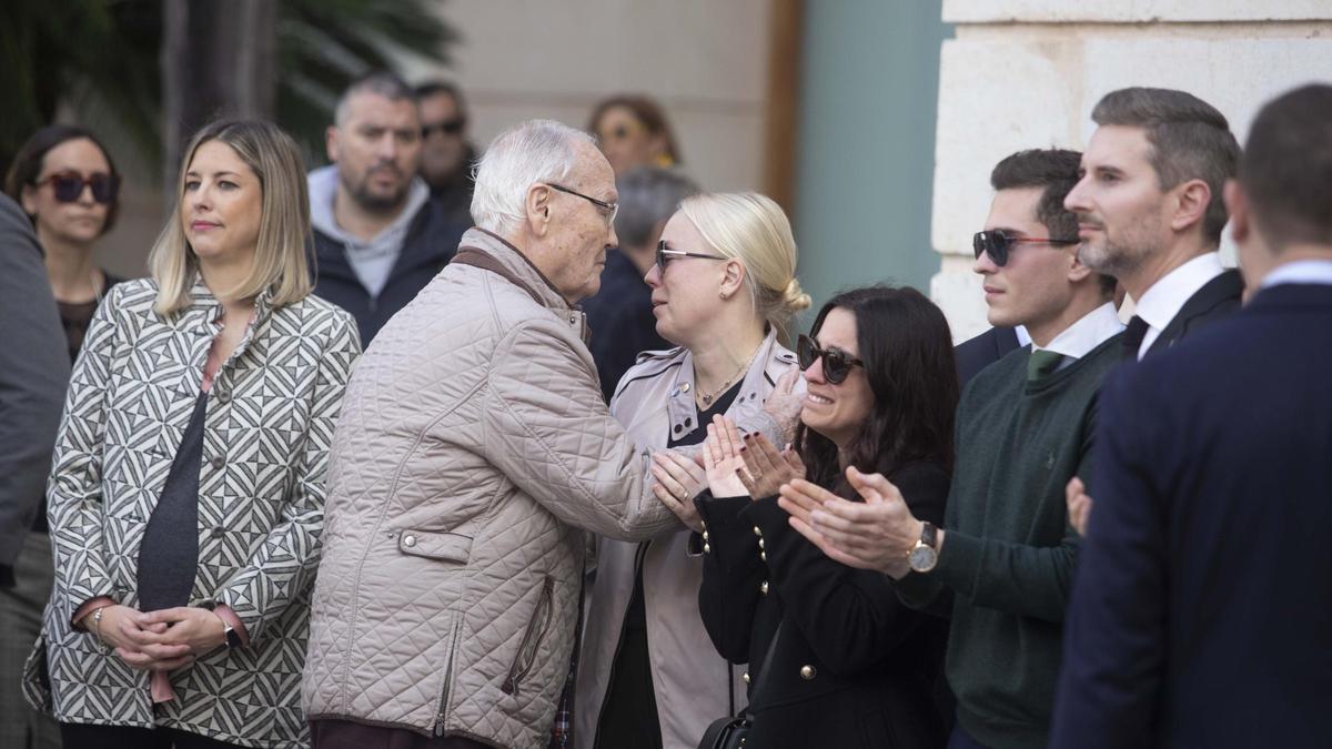 El minuto de silencio en Gandia en recuerdo de Arturo Torró