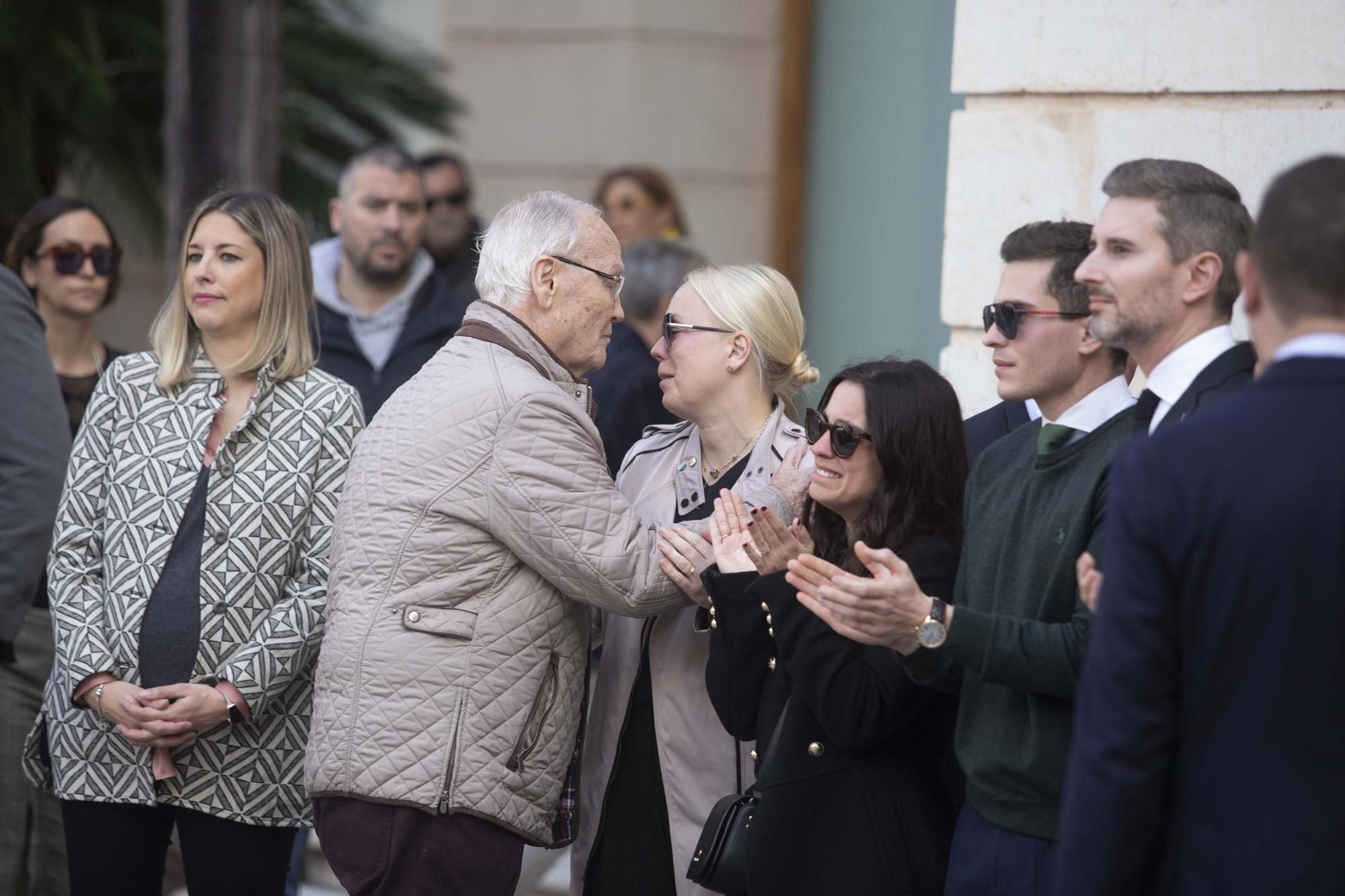 El minuto de silencio en Gandia en recuerdo de Arturo Torró