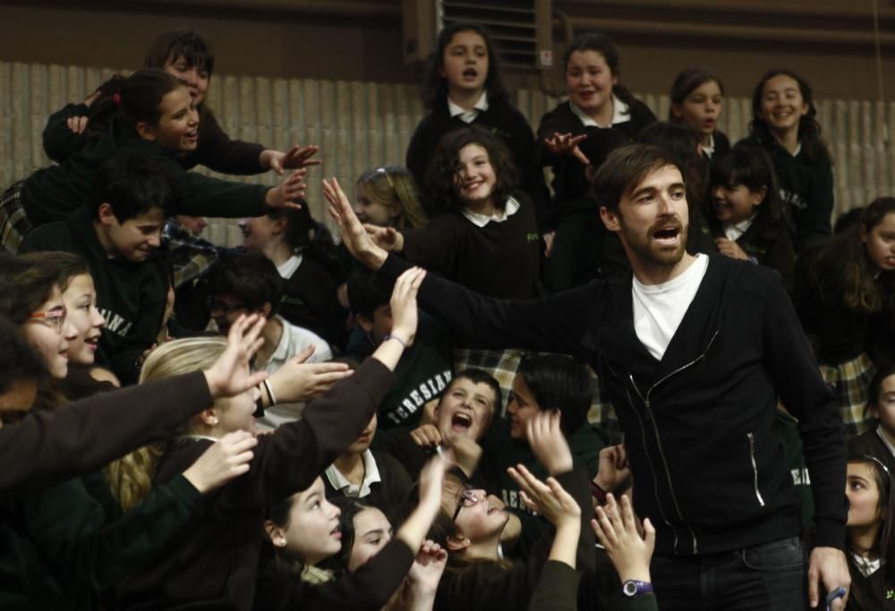 Michel y Linares visitan el colegio Las Teresianas