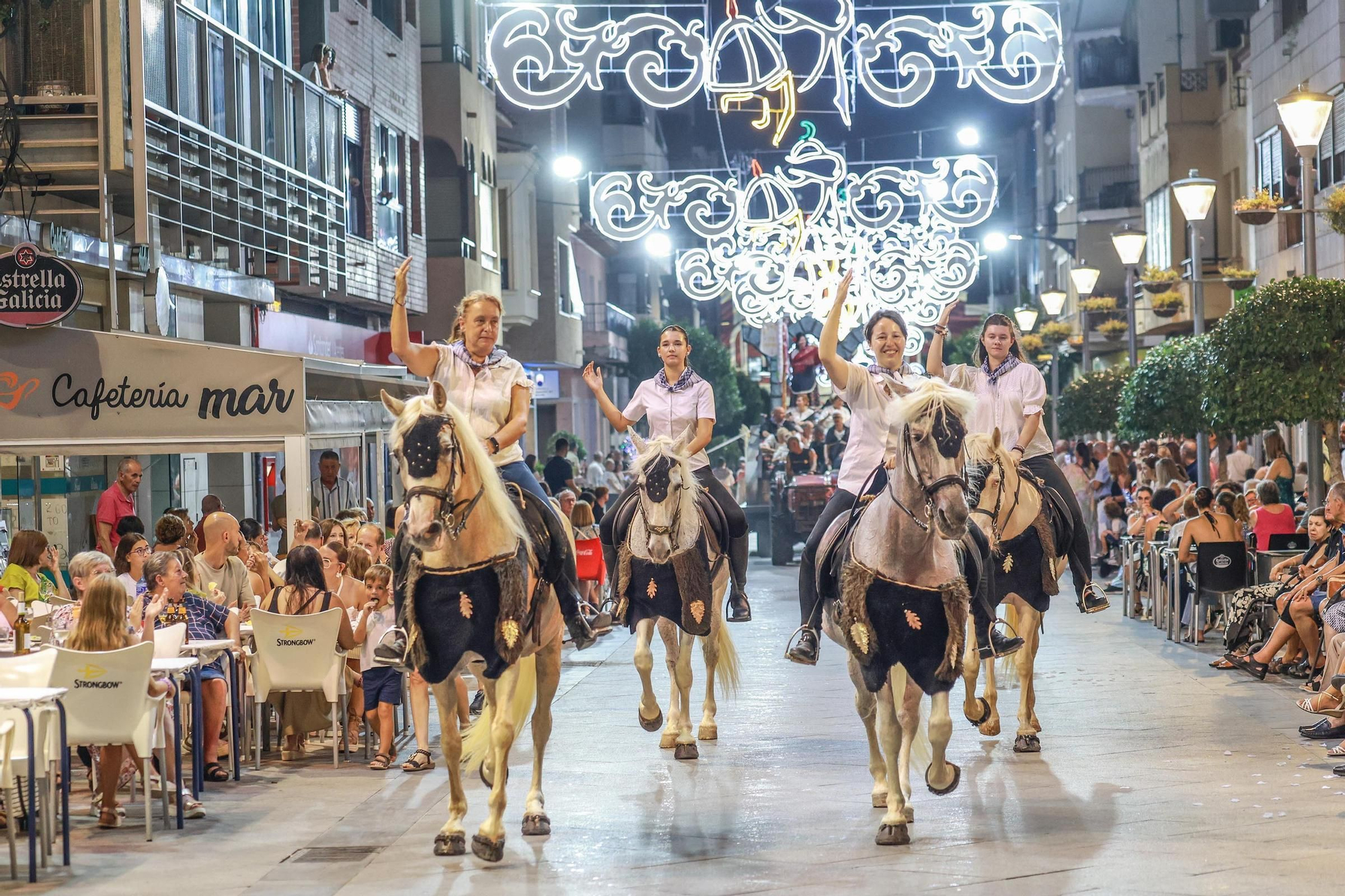 Aquí están las mejores fotos del bando de las fiestas de Almoradí 2025