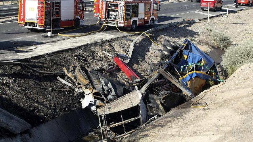 Ascienden a ocho los fallecidos en el accidente de tráfico en la A-7 a la altura de Albatera