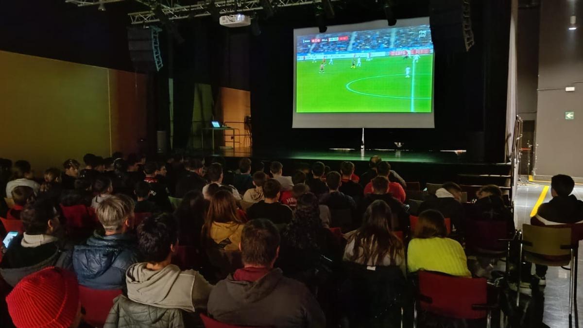 Copa del Rey. Real Sociedad-RCD Mallorca. Pantala instalada en Sant Llorenç