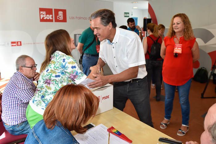 Juan Fernándo López Aguilar vota en las ...