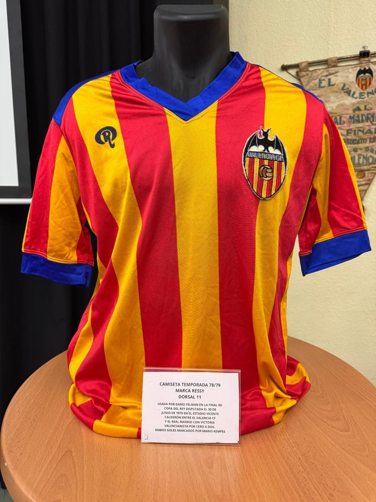 Senyera utilizada por Darío Felman en la temporada 78/79, cuando el VCF ganó con ella la Copa del Rey