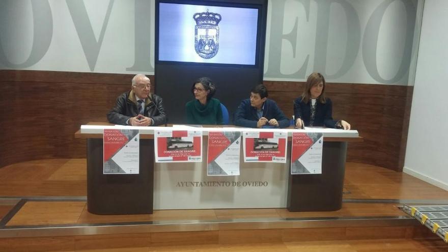 Por la izquierda, Manuel Ángel Santos, Mercedes González, María García y Carmen Muñoz durante la presentación de la campaña.