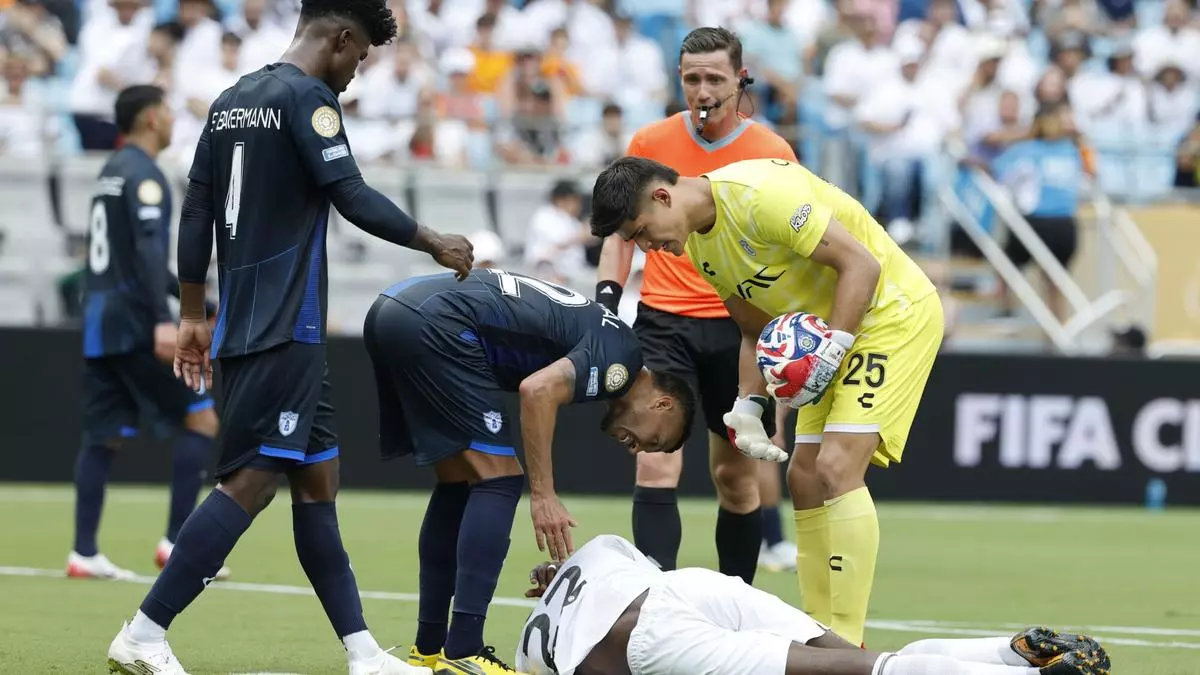 El entrenador de Pachuca defiende a Cabral: "Puedo poner las manos en el fuego por mi capit芍n"