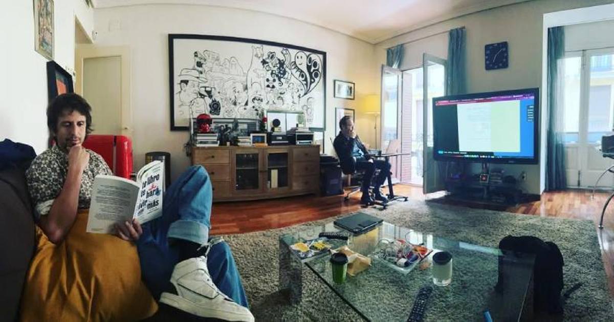 Así es el salón de la casa de Ernesto Sevilla