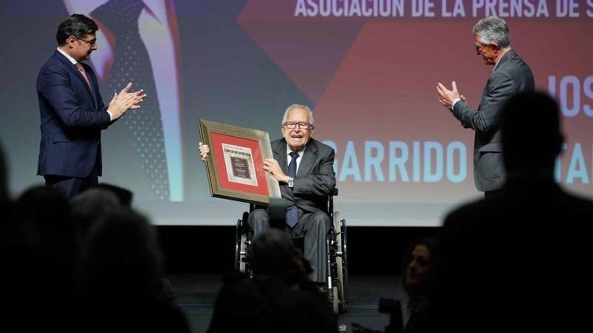 APS nombra socio de honor a José Luis Garrido Bustamante