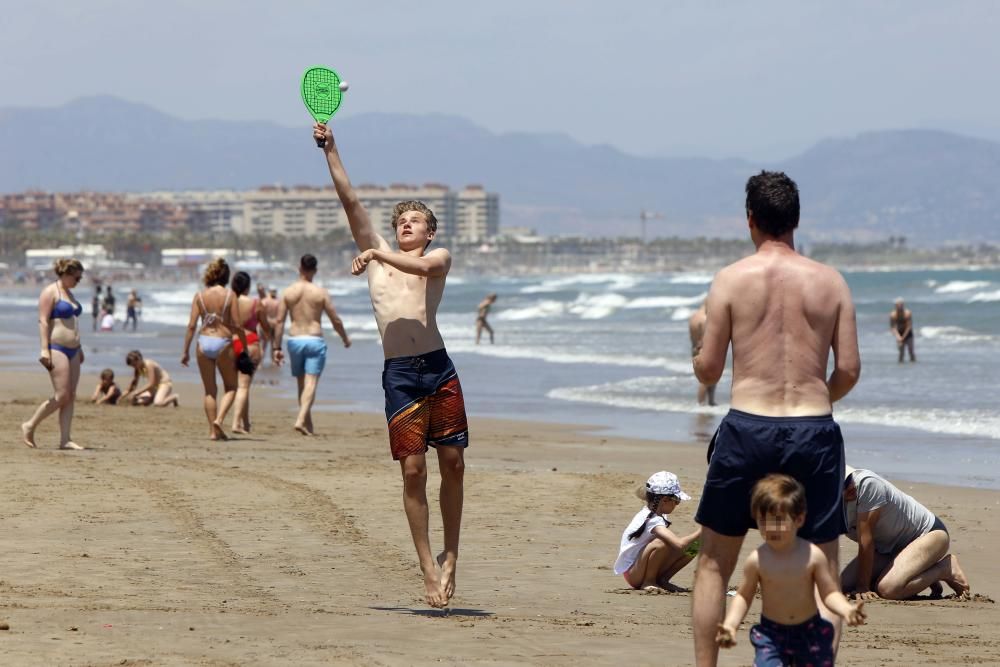 València cierra al baño las playas de la Malva-rosa y el Cabanyal