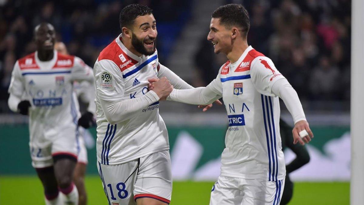 Fekir celebra su gol con sus compañeros