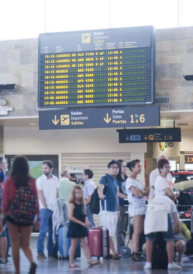 Aena incluye al aeropuerto de Alvedro en su plan de incentivos para este año